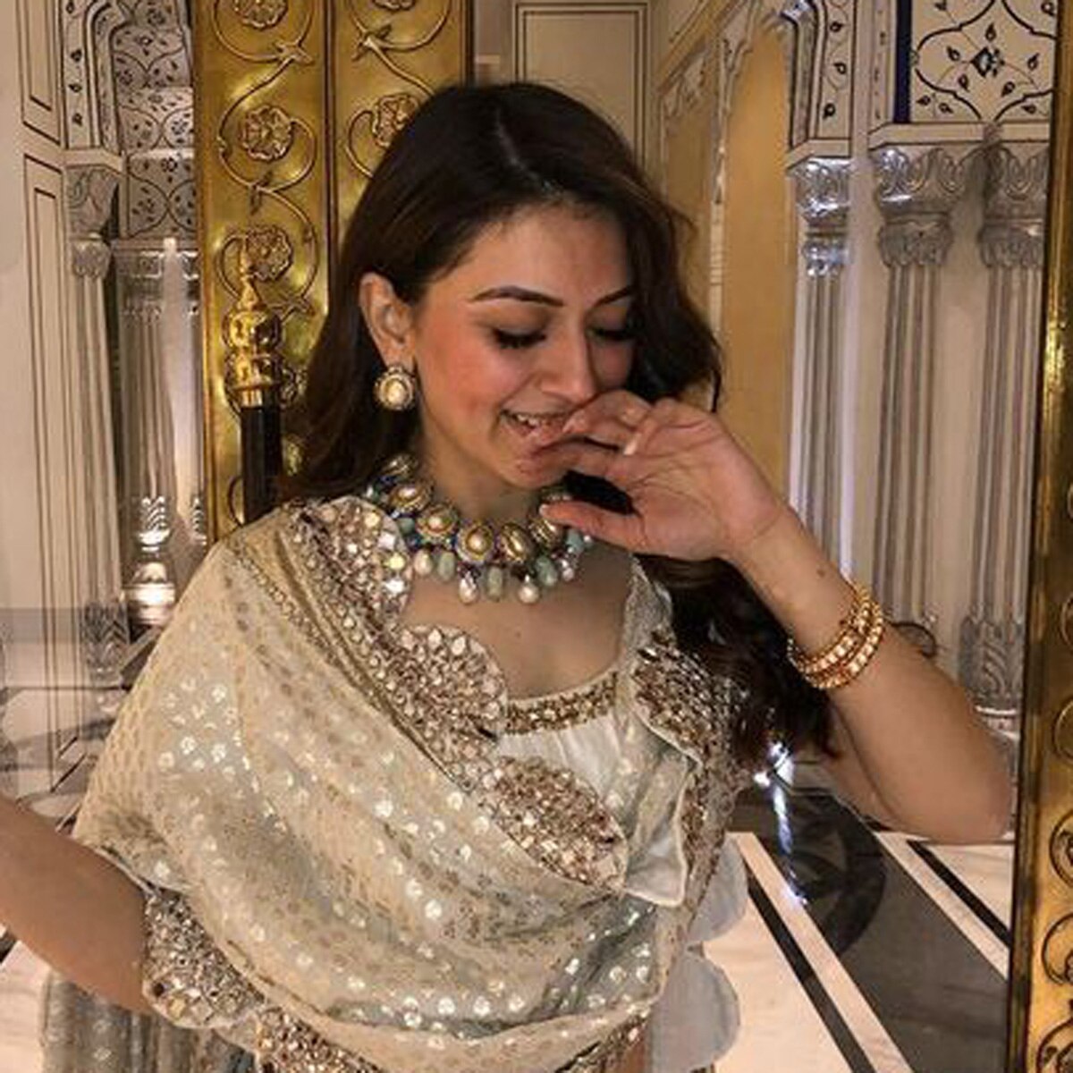 एक्ट्रेस हंसिका मोटवानी