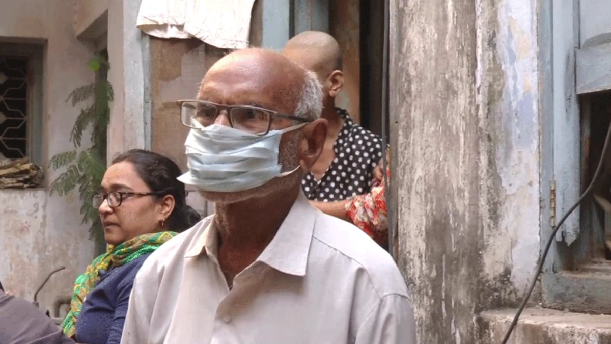तीन भाई-बहनों ने खुद को 10 साल तक एक कमरे में खुद को कैद किया (फोटो आजतक) तीन भाई-बहनों ने खुद को 10 साल तक एक कमरे में खुद को कैद किया (फोटो आजतक)