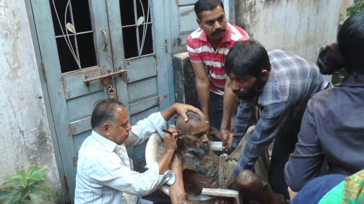 तीन भाई-बहनों ने खुद को 10 साल तक एक कमरे में खुद को कैद किया (फोटो आजतक) तीन भाई-बहनों ने खुद को 10 साल तक एक कमरे में खुद को कैद किया (फोटो आजतक)