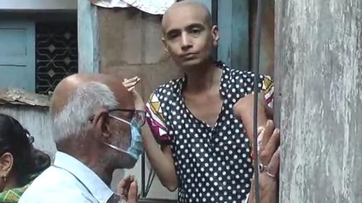 तीन भाई-बहनों ने खुद को 10 साल तक एक कमरे में खुद को कैद किया (फोटो आजतक) तीन भाई-बहनों ने खुद को 10 साल तक एक कमरे में खुद को कैद किया (फोटो आजतक)