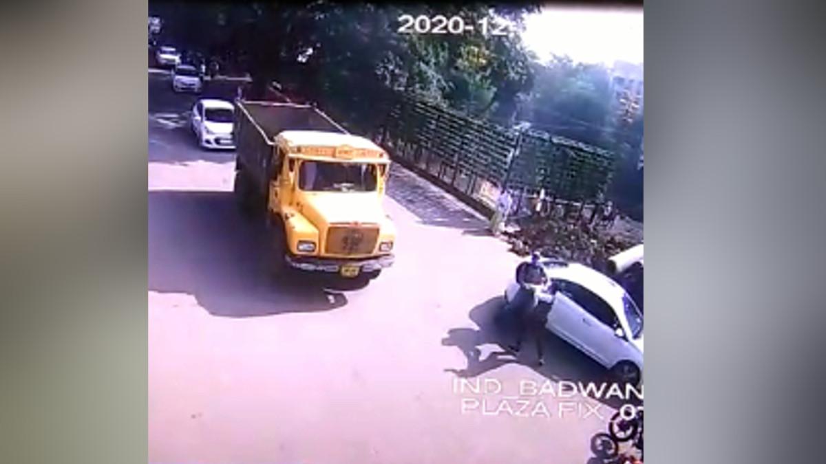 सीसीटीवी में कैद एक्‍सीडेंट की घटना 