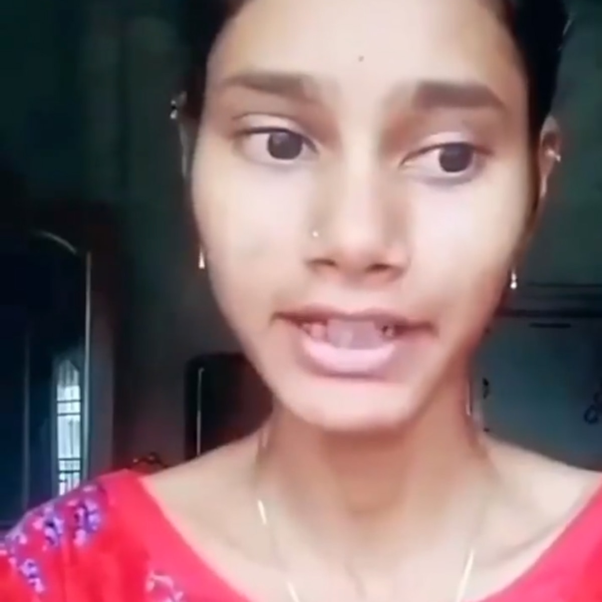 क्या करूं मैं इतनी सुंदर हूं तो (वीड‍ियो ग्रैब)