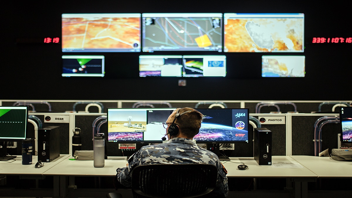 Japan Hayabusa-2 Spacecraft bringing asteroid dust to earth