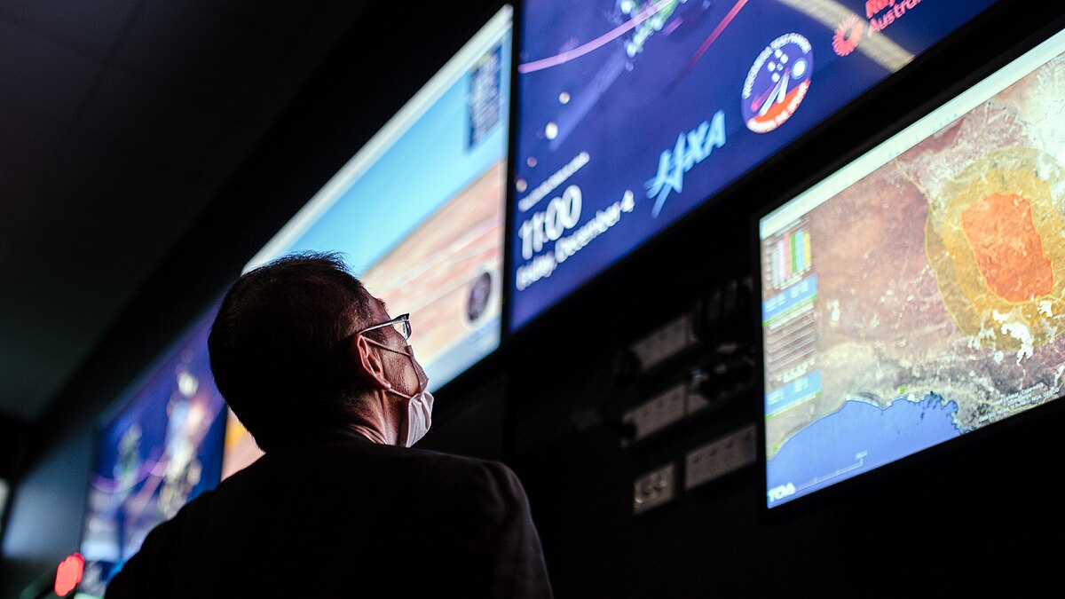 Japan Hayabusa-2 Spacecraft bringing asteroid dust to earth