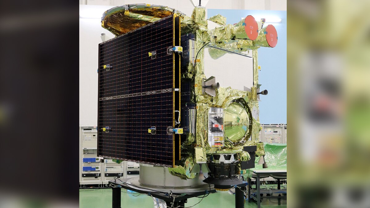 Japan Hayabusa-2 Spacecraft bringing asteroid dust to earth