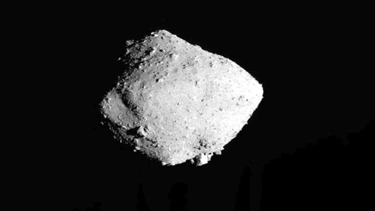 Japan Hayabusa-2 Spacecraft bringing asteroid dust to earth