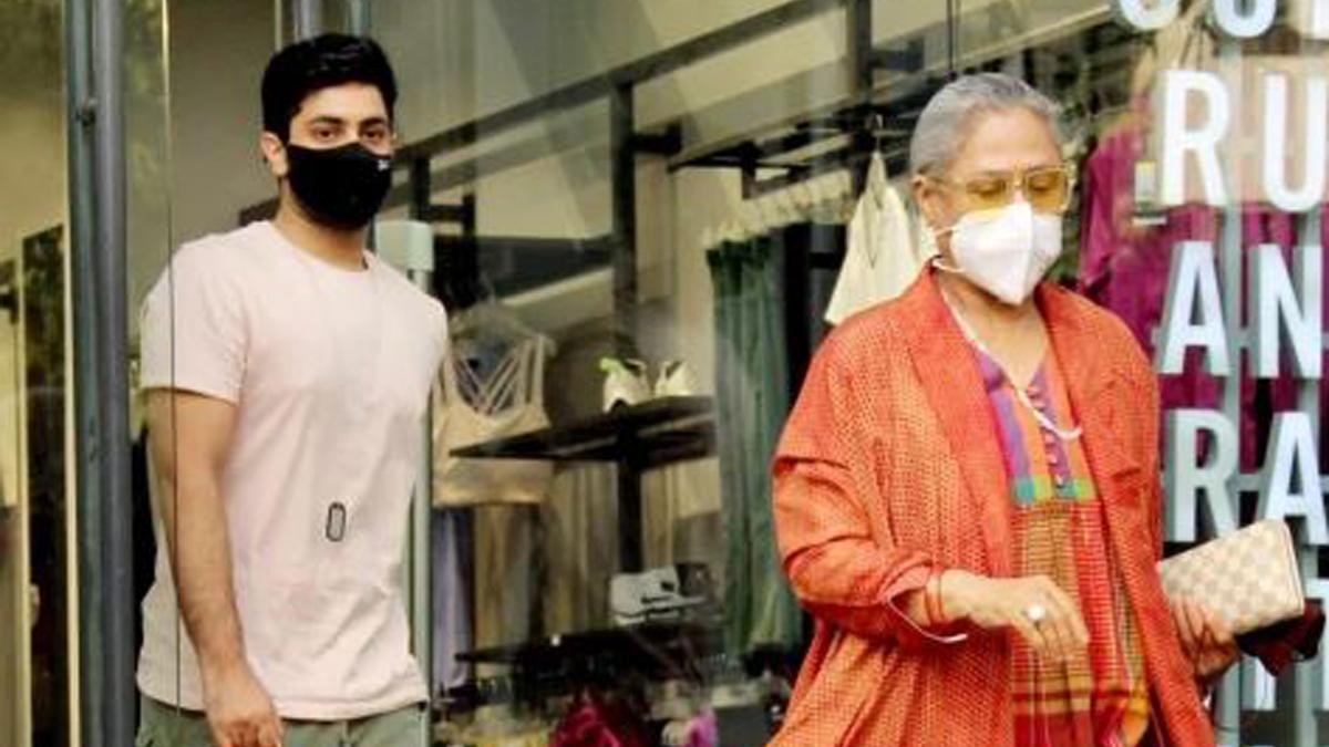 जया बच्चन संग अगस्त्या