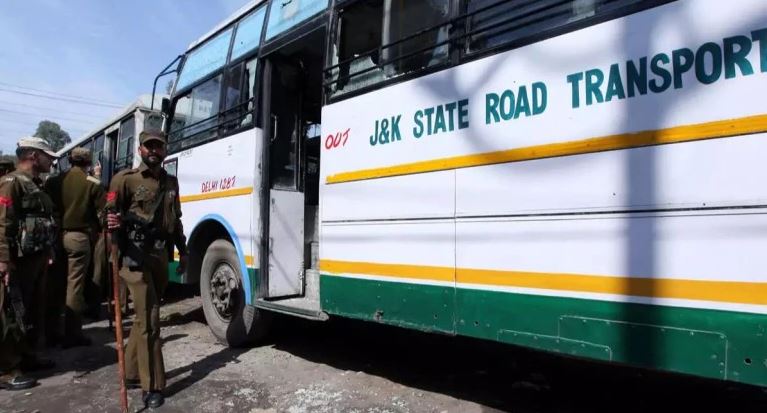  पूजा बनीं जम्मू-कश्मीर की पहली महिला बस ड्राइवर