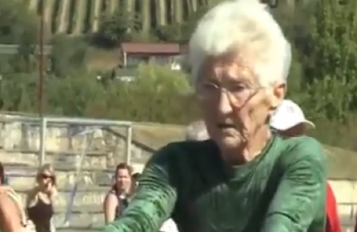 95 साल की जिमनास्ट