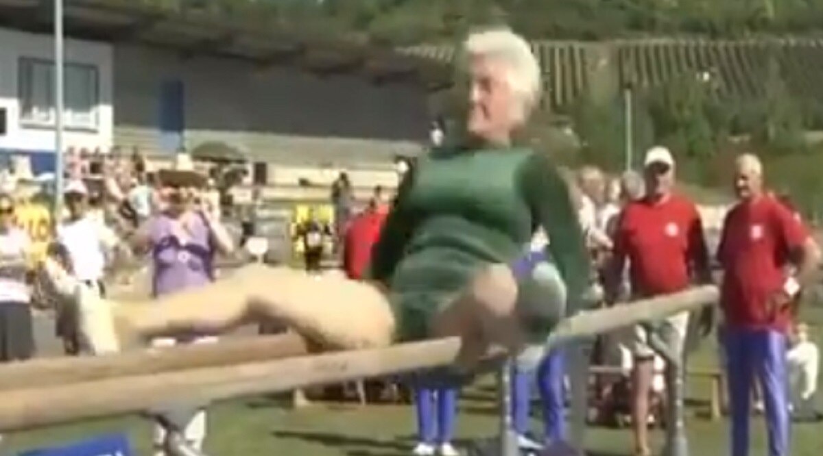 95 साल की जिमनास्ट