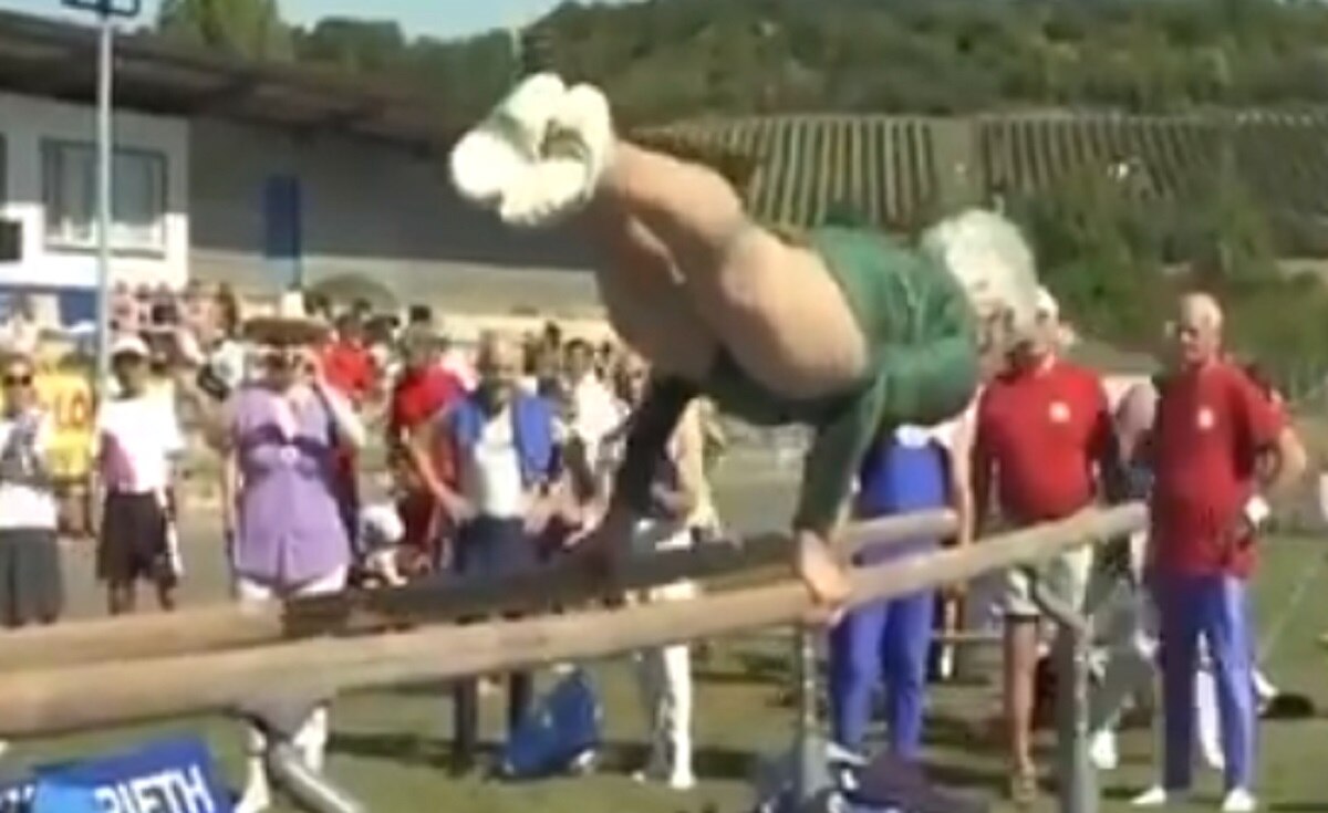 95 साल की जिमनास्ट