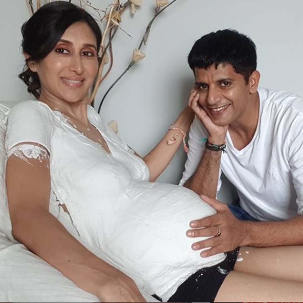 करणवीर बोहरा अपनी पत्नी के साथ 