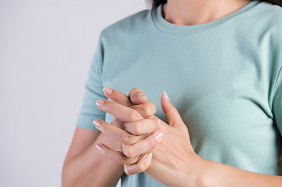 उंगलियां चटकाना