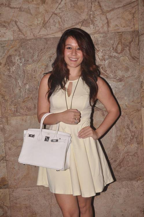 कृष्णा श्रॉफ-एबन हायम्स 