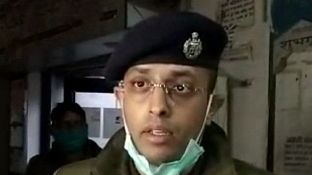 इंडियन ओवरसीज बैंक में 50 लाख रुपये से ज्यादा की लूट (फोटो आजतक)