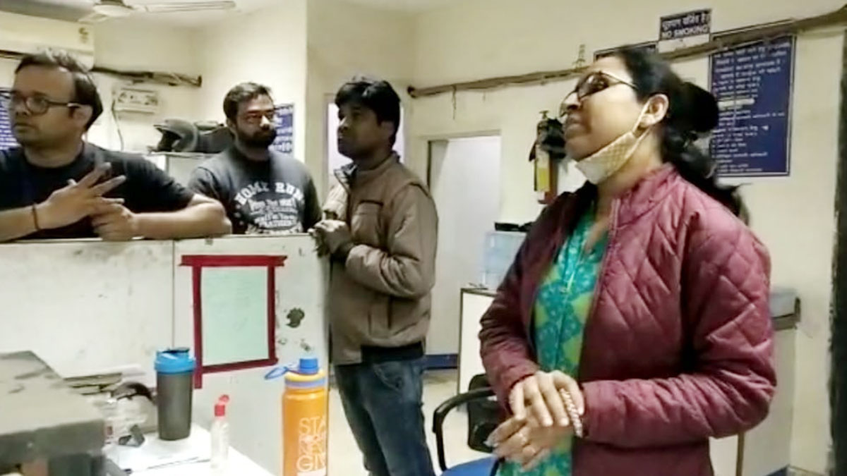 इंडियन ओवरसीज बैंक में 50 लाख रुपये से ज्यादा की लूट (फोटो आजतक)