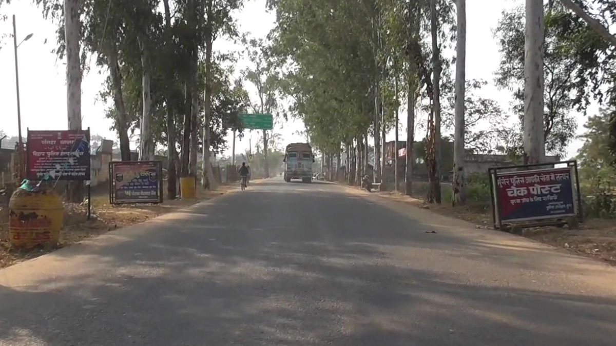 (गंगटा जंगल में एक दर्जन से ज्यादा वाहनों में लूटपाट- फोटो आजतक)