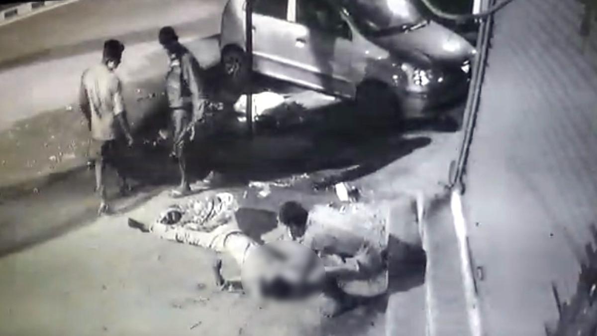 सीसीटीवी में कैद हत्‍या की घटना (Photo:aajtak)