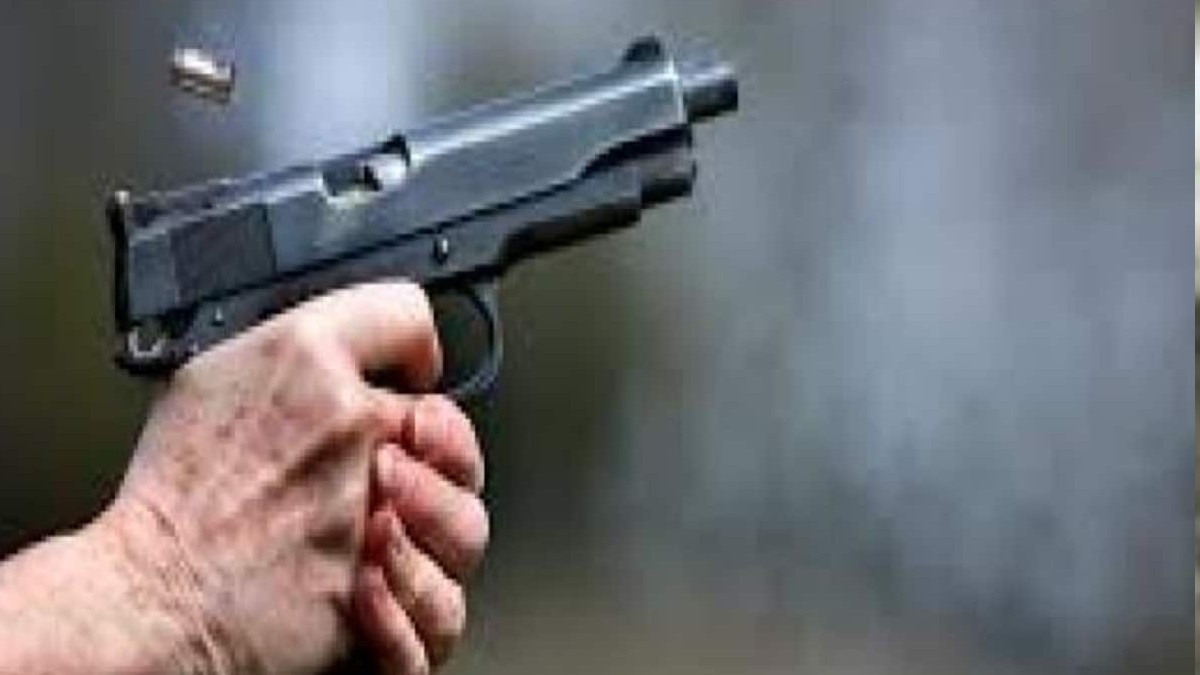 रिटायर्ड फौजी ने पुलिस पर ही कर दी फायरिंग