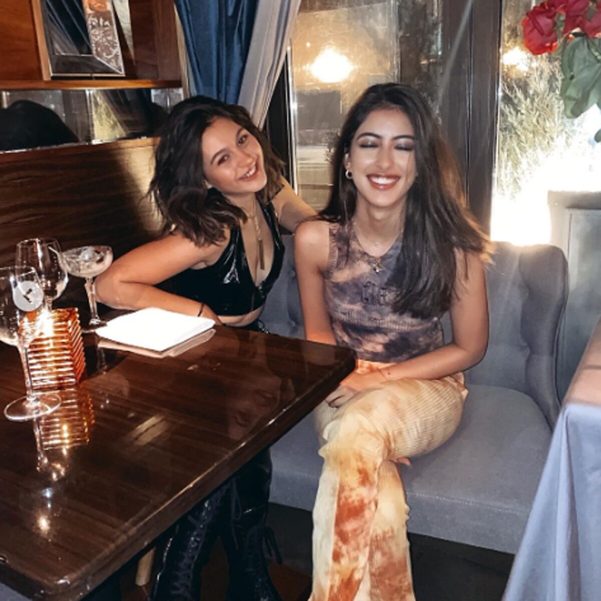 नव्या दोस्त के साथ 