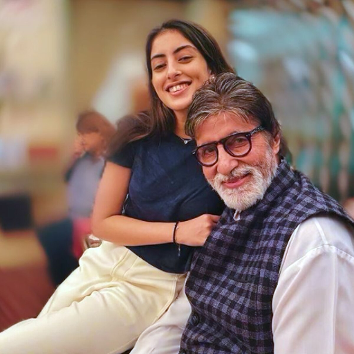 नव्या, नाना अमिताभ के साथ 