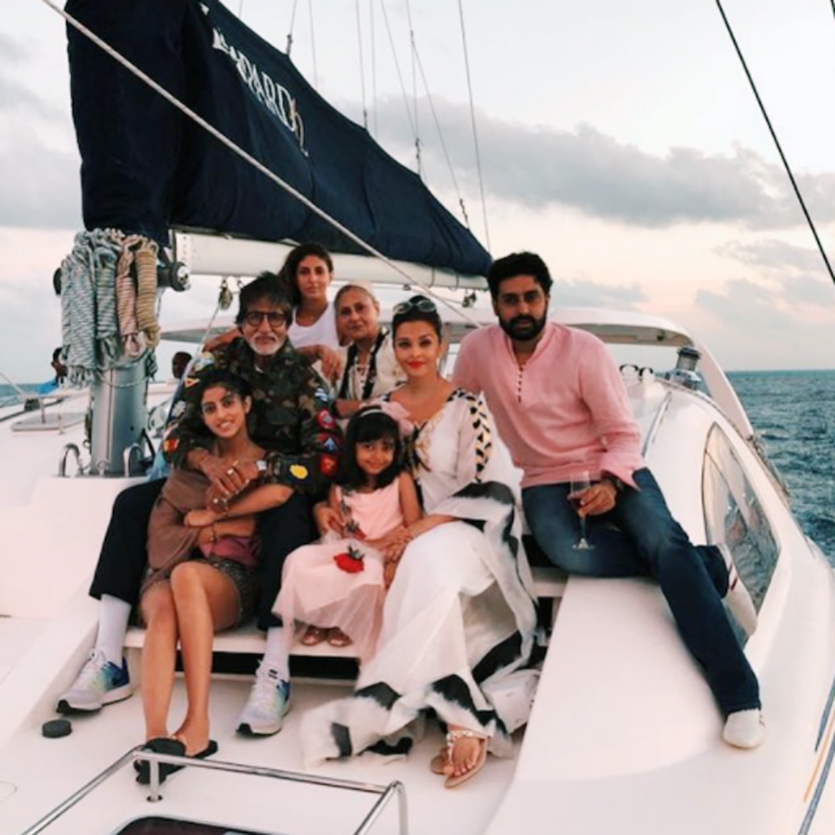 नव्या फैमिली के साथ 