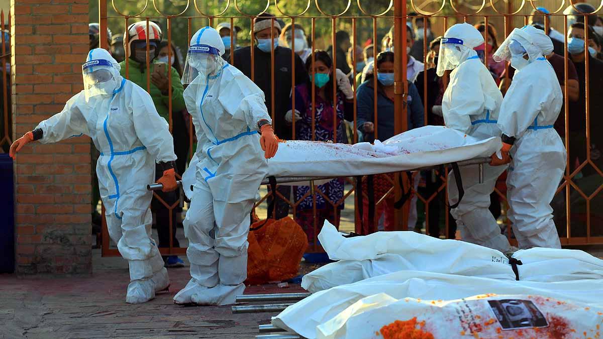 Nepal Female Soldiers performing last rituals of Corona Victims 