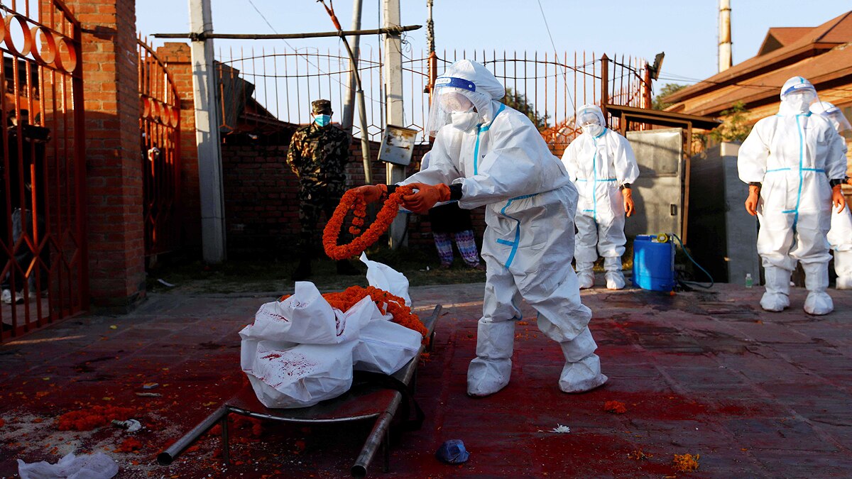 Nepal Female Soldiers performing last rituals of Corona Victims 