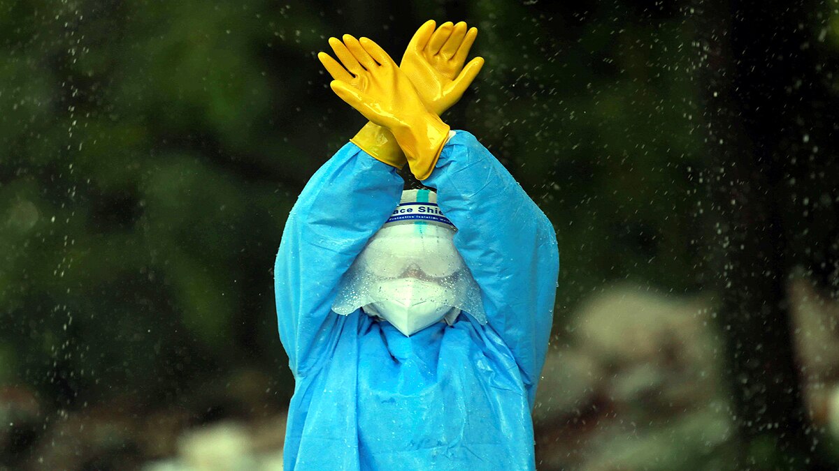 Nepal Female Soldiers performing last rituals of Corona Victims 