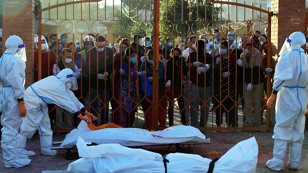 Nepal Female Soldiers performing last rituals of Corona Victims 