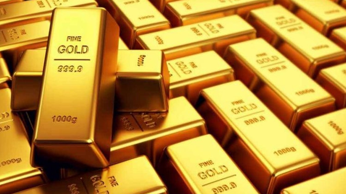 'हवा' में सोना तस्करी के नए तरीकों का खुलासा, सैंडिल की पट्ट‍ियों में छिपे थे सोने के बिस्‍क‍िट 