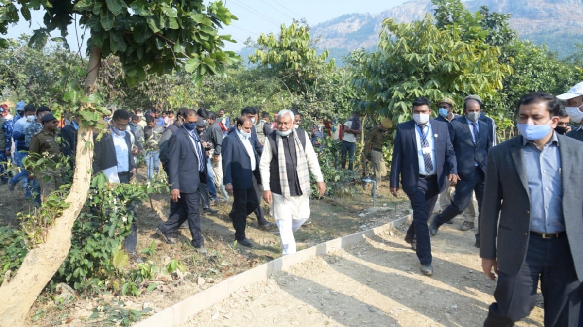 ग्लास ब्रिज पर नीतीश कुमार