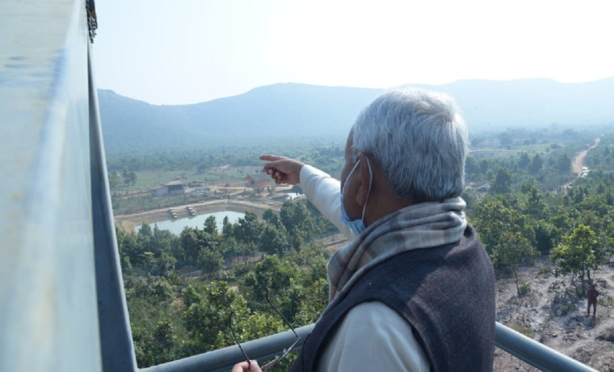 ग्लास ब्रिज पर नीतीश कुमार