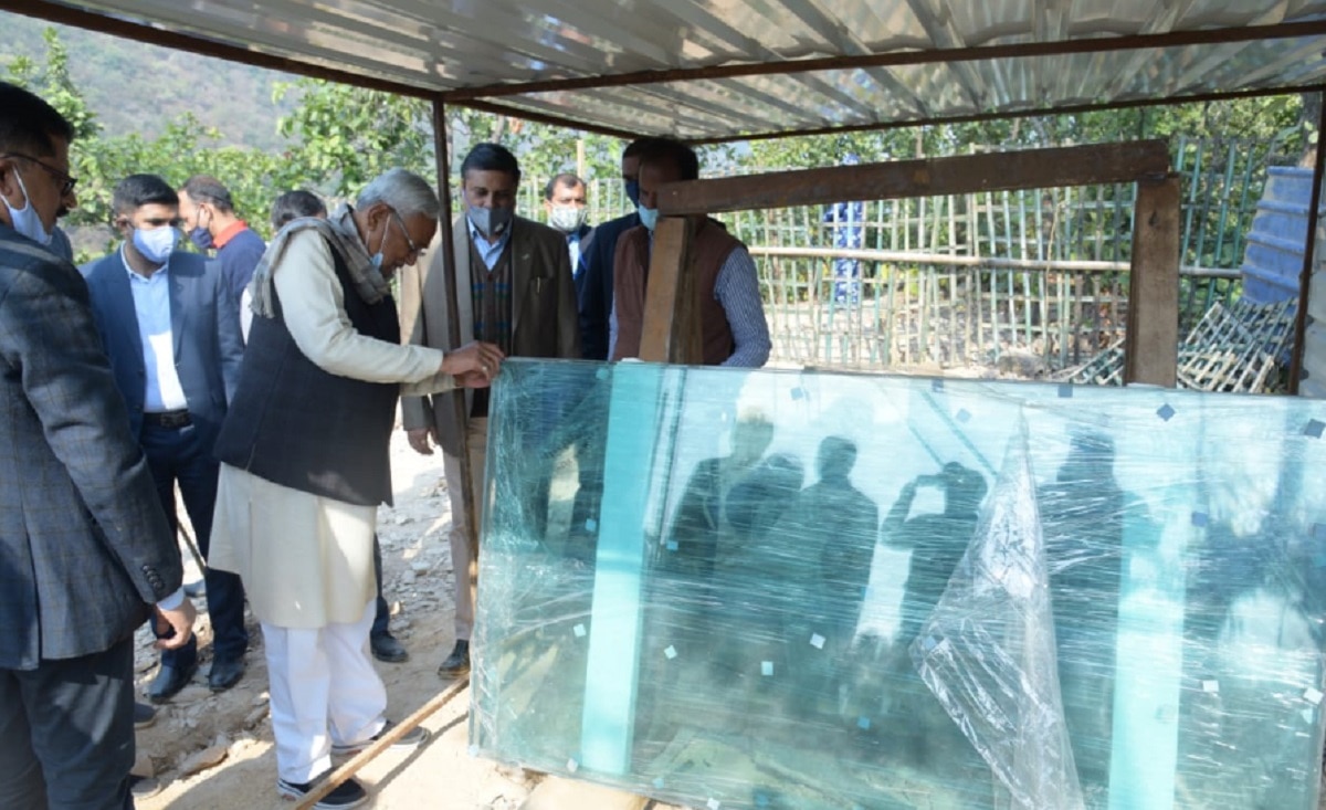 ग्लास ब्रिज पर नीतीश कुमार