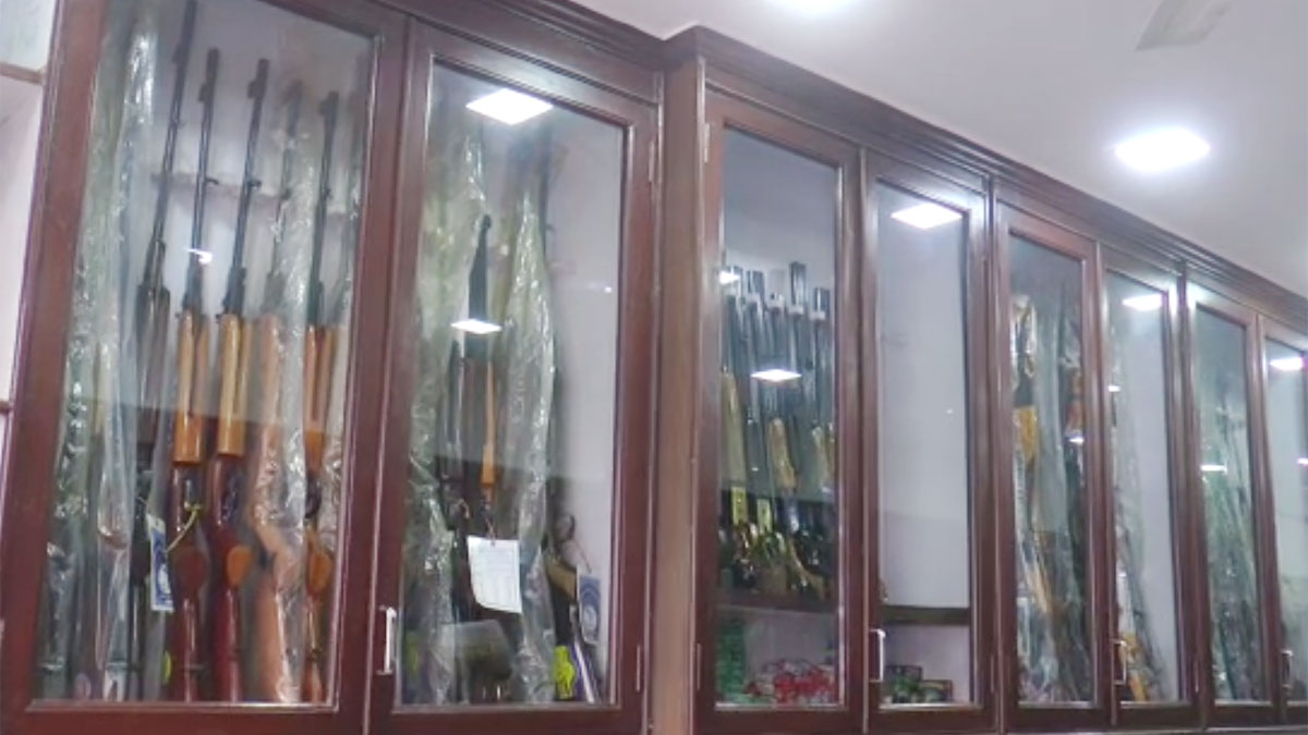  12 बोर की दो बंदूक चुरा ले गए चोर (फोटो आजतक)