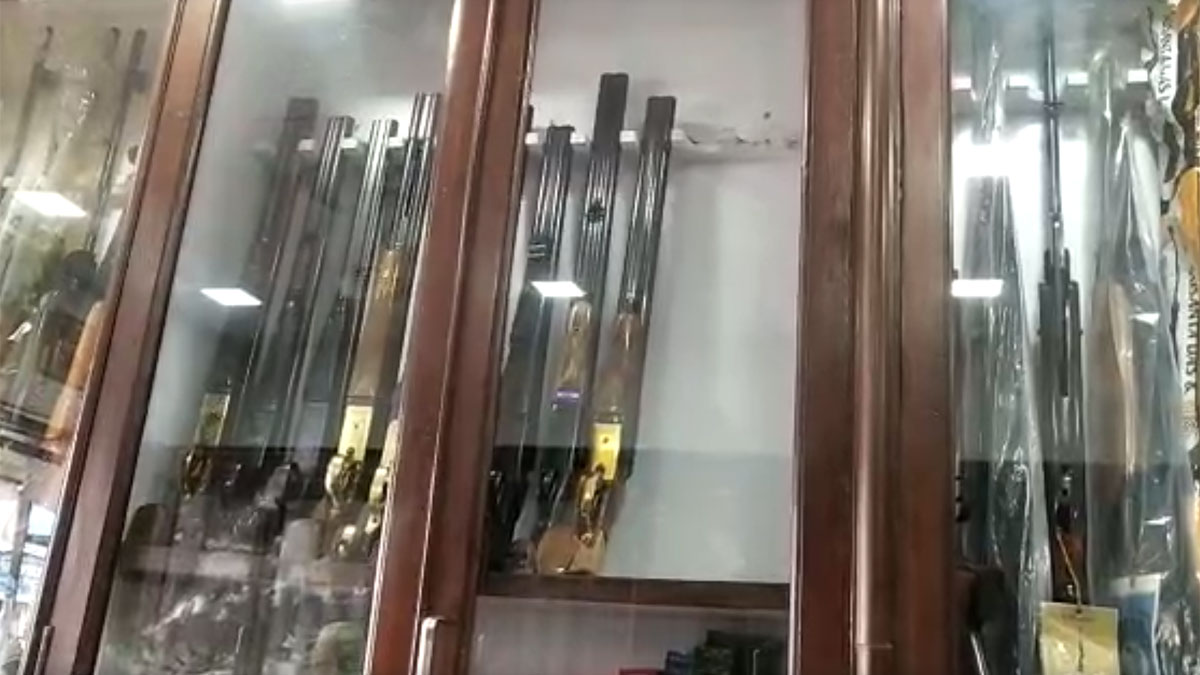 12 बोर की दो बंदूक चुरा ले गए चोर (फोटो आजतक)