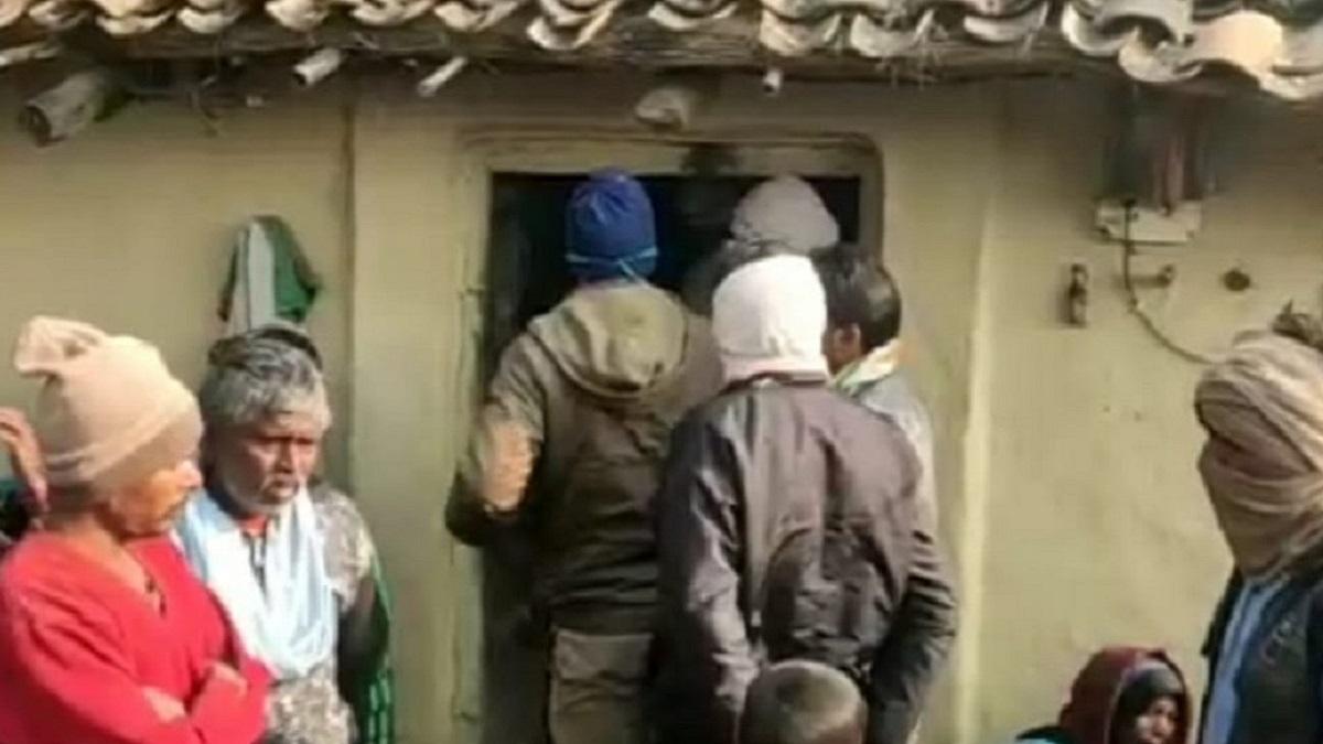 लड़की ने भाई को मार डाला