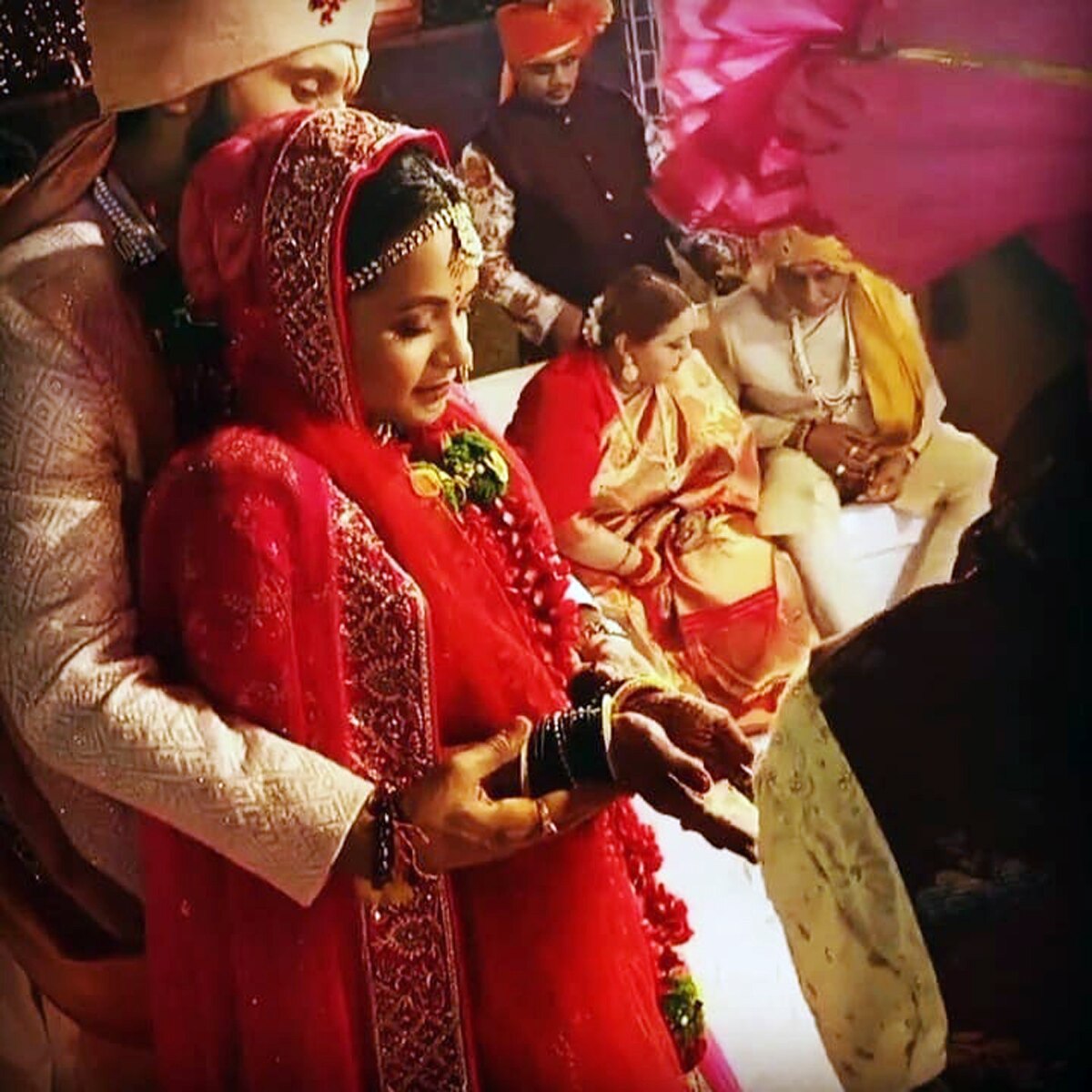 पुनीत पाठक और निधि सिंह