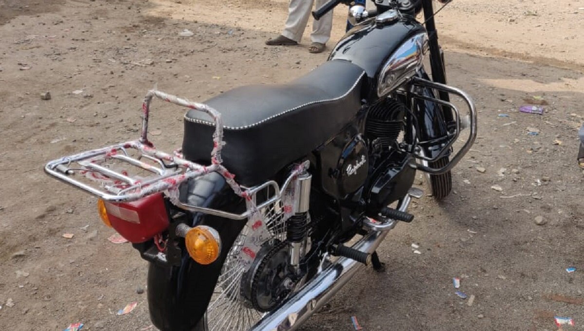 मैकेनिक ने बनाई राजदूत