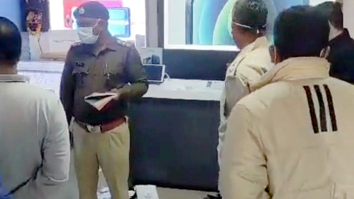 40 लाख के आईफोन की चोरी, हाथ तापने आए चोर और उड़ा ले गए महंगे मोबाइल 