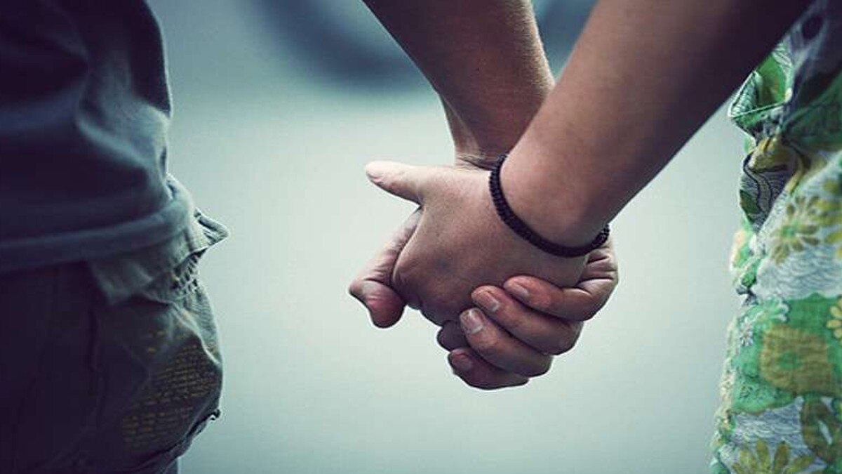 थाने पहुंची दो बहनों ने किया हंगामा, एक ही शख्‍स को बताया अपना पति