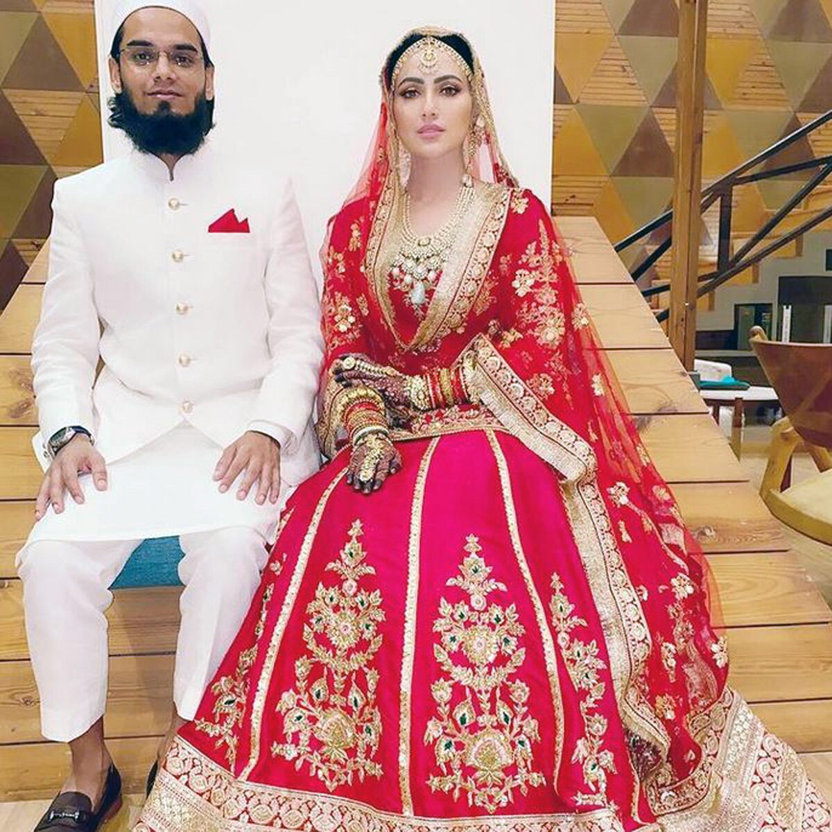 पति संग सना खान