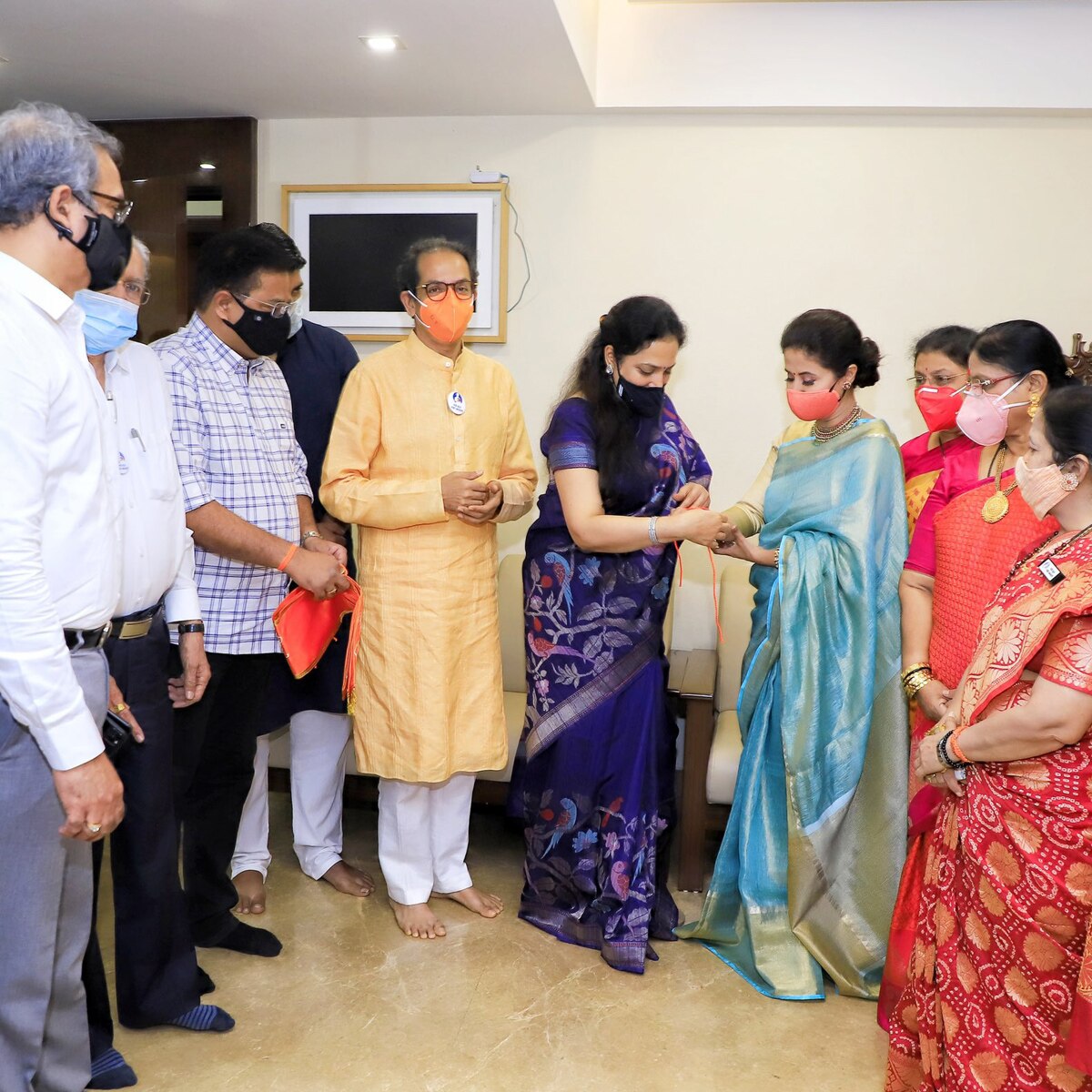 उर्मिला मातोंडकर ने शिवसेना जॉइन कर ली है.