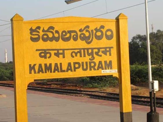 अपनों का शव लेकर नदी पार करते हैं लोग