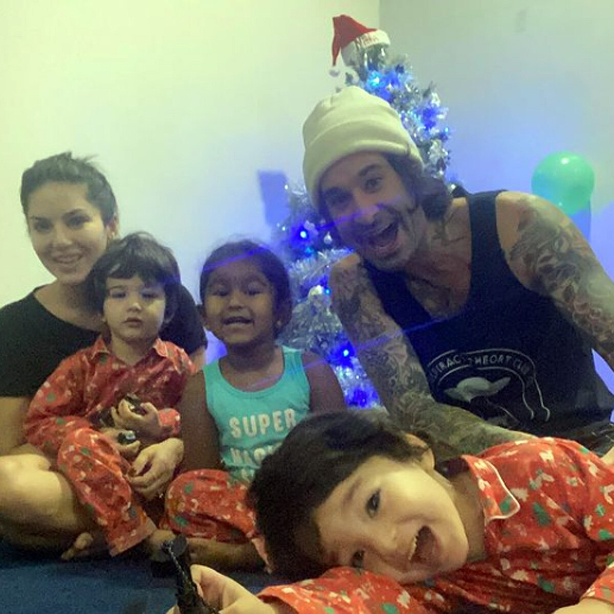 सनी ल‍ियोनी क्र‍िसमस सेल‍िब्रेशन 