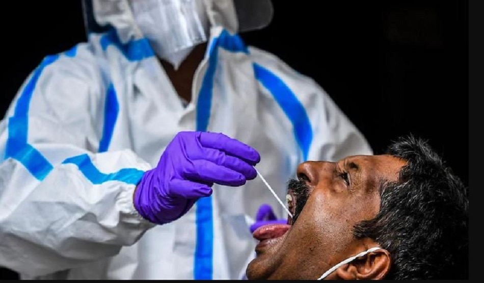 पैकेट खोला तो निकला कोरोना स्वैब टेस्ट का सैंपल