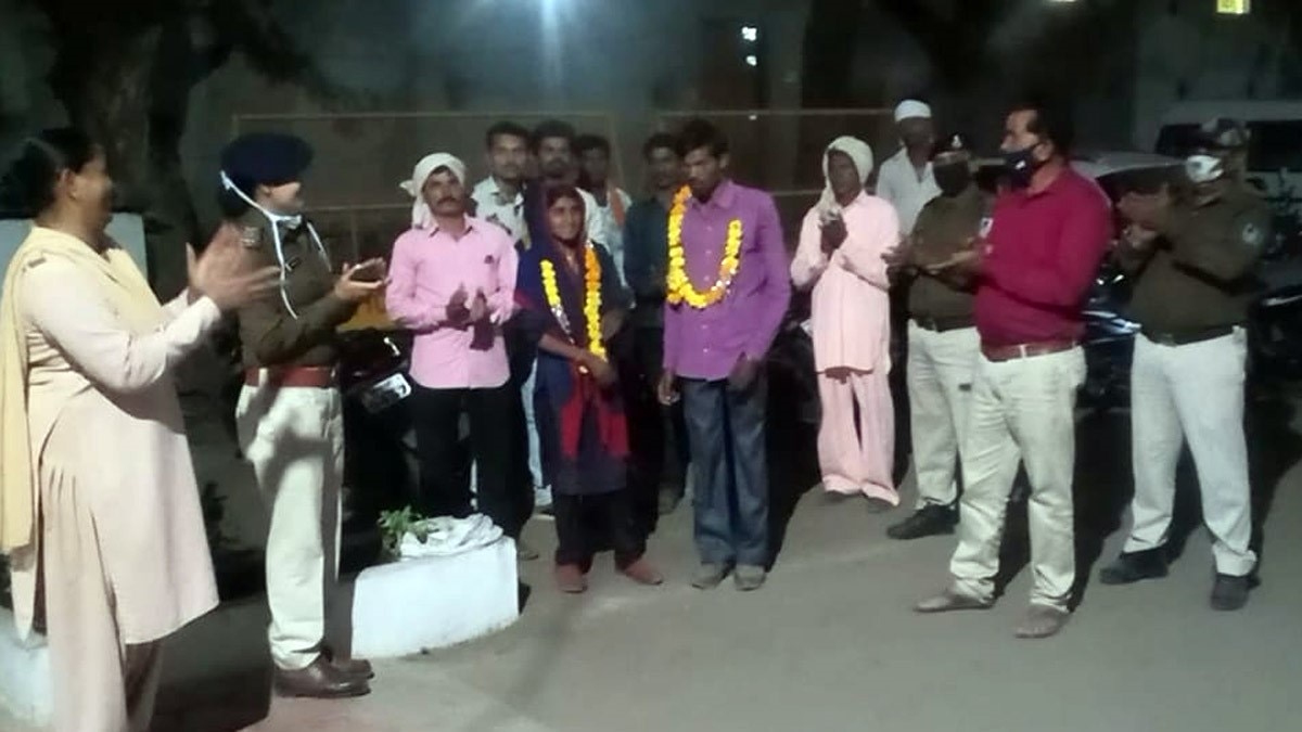 पुलिस स्टेशन में हुई शादी (फोटो आजतक)