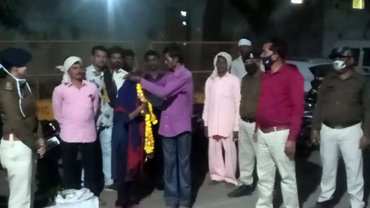 पुलिस स्टेशन में हुई शादी (फोटो आजतक)