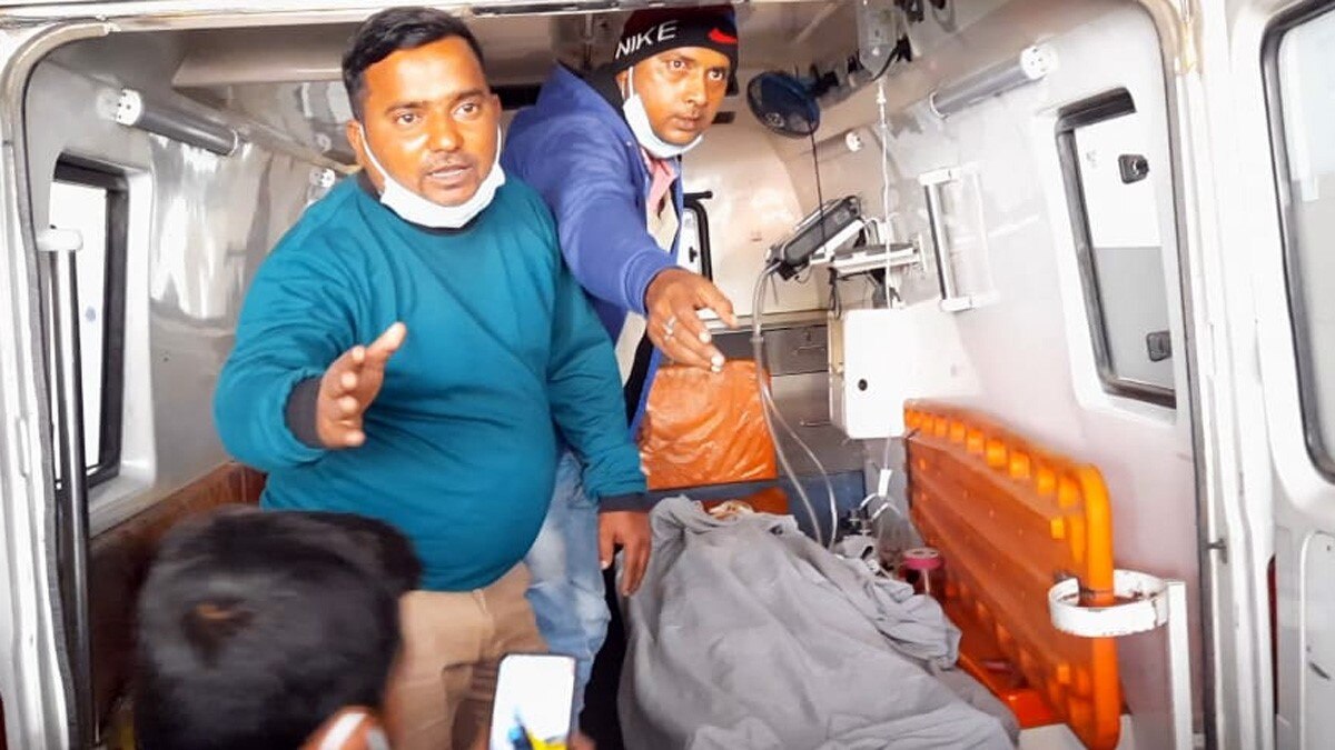 जिंदा मरीज को डॉक्टरों ने बताया मृत घोषित किया जिंदा मरीज को डॉक्टरों ने बताया मृत घोषित किया