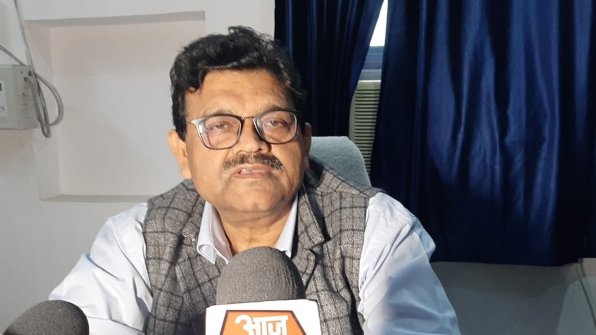 परीक्षा नियंत्रक डॉ. मनोज कुमार (फोटो आजतक)